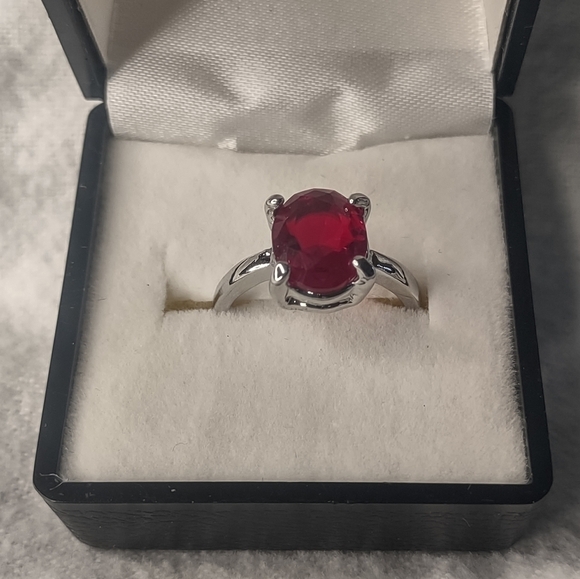 New women's red size 5 3/4 ring - Picture 1 of 6